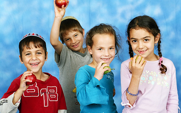 children-with-fruit-portrait-photographers